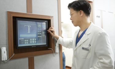 임플란트 마취 총정리, 국소·수면·전신마취 차이 | 신영조 원장 썸네일 이미지