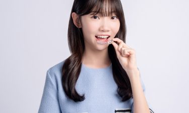 철사교정 대신 투명교정, 교정의 기준이 달라진 이유 | 김선 원장 썸네일 이미지